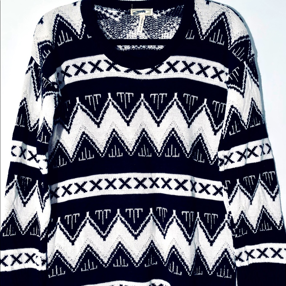 Warm black & white graphic ornament sweater